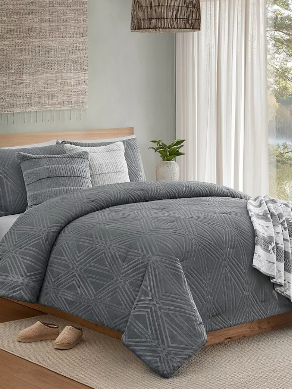 BearPaw Carson Embossed Full/Queen Comforter Set w/Shams- Charcoal